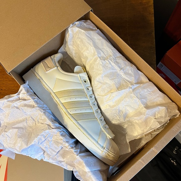 ADIDAS Men’s Superstar Parley Shoes - Picture 9 of 12